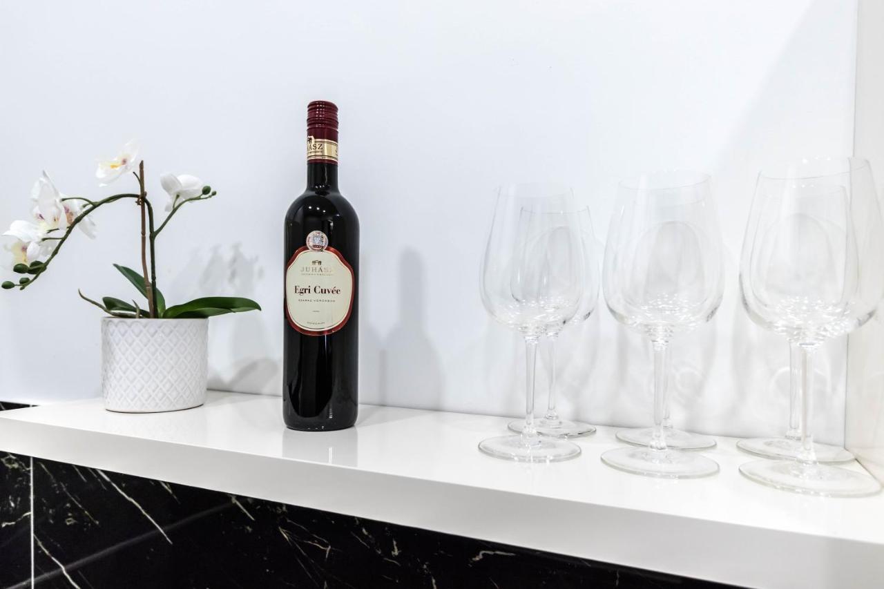 George's Luxury At Danube Apartment